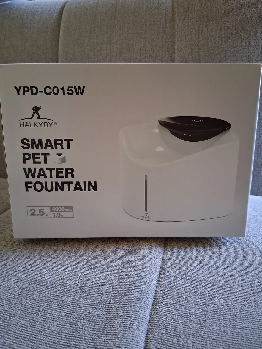 Smart Pet Water Fountain - White with Black Top NIB. A8